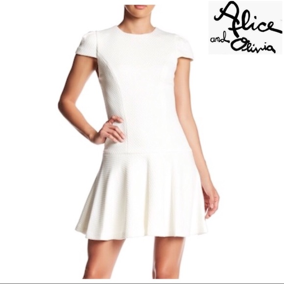 Alice + Olivia Dresses & Skirts - 💥6 HR SALE💥 ALICE + OLIVIA PLEATED CLOQUÉ DRESS